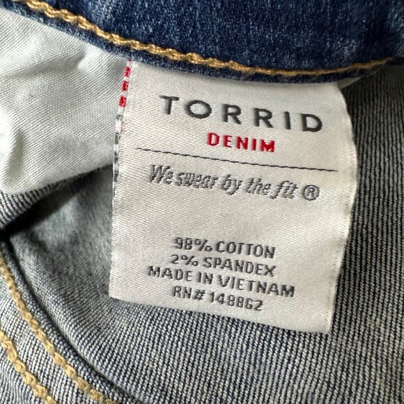 Torrid Girlfriend Fishnet Vintage Stretch Medium Wash Jeans Size 20 NWT - Picture 10 of 13